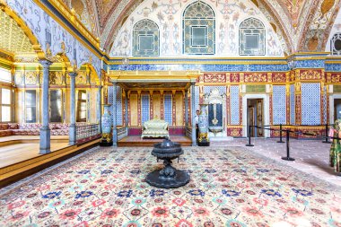 İSTANBUL, TURKEY 2023 Ağustos 03: İstanbul 'daki ünlü Topkapı Sarayı' nın güzel manzarası