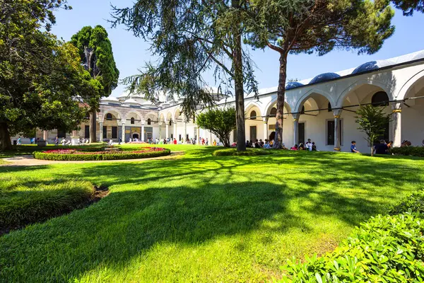 İSTANBUL, TURKEY 2023 Ağustos 03: İstanbul 'daki ünlü Topkapı Sarayı' nın güzel manzarası