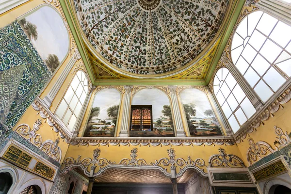 İSTANBUL, TURKEY 2023 Ağustos 03: İstanbul 'daki ünlü Topkapı Sarayı' nın güzel manzarası