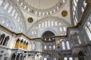 Türkiye 'nin İstanbul kentindeki Kapalı Çarşı yakınlarındaki Nuruosmaniye Camii' nin güzel bir manzarası