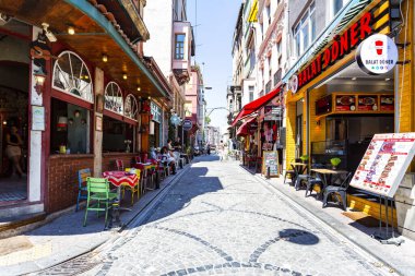 İSTANBUL, TURKEY 2023, Ağustos 04: İstanbul 'un en tarihi bölgelerinden biri, renk ve yaşam dolu