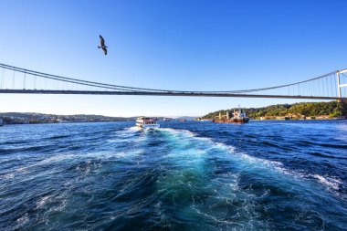 İSTANBUL, TURKEY 2023, Ağustos 04: İstanbul ve Altın Boynuz 'un İstanbul, Türkiye' deki bir gemi gezisi sırasında güzel manzarası
