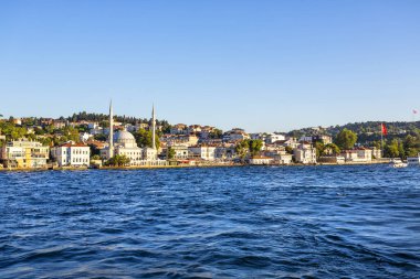 İstanbul ve Altın Boynuz 'un güzel manzarası Türkiye' nin Boğaz kentinde bir gemi gezisi sırasında