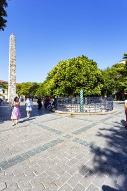 İSTANBUL, TURKEY 2023 Ağustos 06: İstanbul Sultanahmet Parkı 'ndaki Bizans Hipodromu' nun güzel manzarası