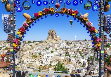 Ortahisar 'ın güzel manzarası ve taş kalesi, Kapadokya' nın en yüksek noktalarından biri.