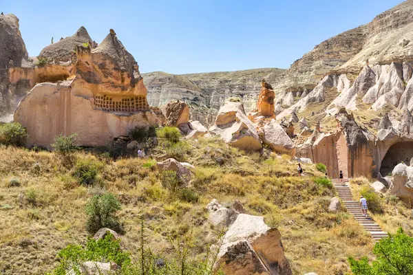 Kapadokya 'da Zelve Açık Hava Müzesi. Türkiye 'nin tarihi yerleri ve simgeleri