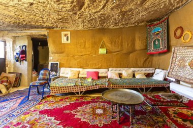 GOREME, TURKEY 2023 Ağustos 07: Goreme Ulusal Parkı, Kapadokya 'da geleneksel bir evde