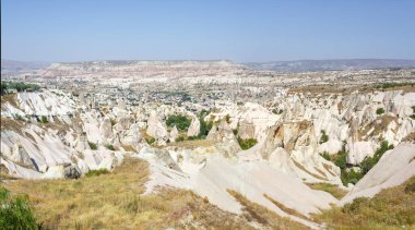 Bir UNESCO Dünya Mirası bölgesi olan Goreme 'in peri bacalarının güzel manzarası