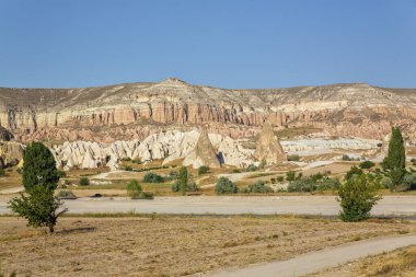 Kapadokya, Türkiye 'deki Uchisar ve Goreme Milli Parkı' nın güzel manzarası