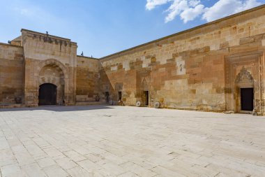 Saruhan Karavanserai Nevsehir 'de Türkiye' nin Kayseri ilçesine bağlı bir beldedir.