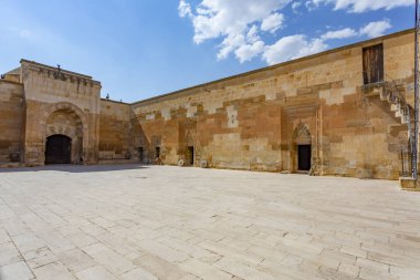 Saruhan Karavanserai Nevsehir 'de Türkiye' nin Kayseri ilçesine bağlı bir beldedir.