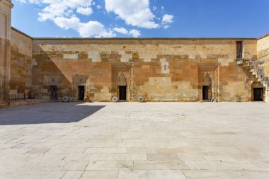 Saruhan Karavanserai Nevsehir 'de Türkiye' nin Kayseri ilçesine bağlı bir beldedir.