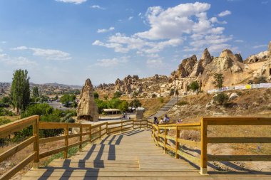 GOREME, TURKEY 2023, Ağustos 08: Goreme, Kapadokya, Türkiye 'deki ünlü açık hava müzesine giriş