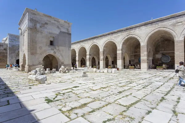 Orta Anadolu 'daki ünlü Sultanhani Caravanserai.