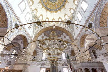 Osmanlı döneminde inşa edilen Selimiye Camii, Mevlana mozolesinin yakınında yer almaktadır.