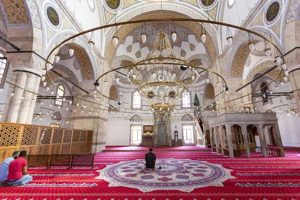 Osmanlı döneminde inşa edilen Selimiye Camii, Mevlana mozolesinin yakınında yer almaktadır.