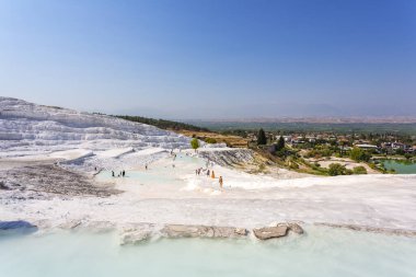 Türkiye 'de bir Unesco miras alanı olan Pamukkale' nin ünlü travertin oluşumları