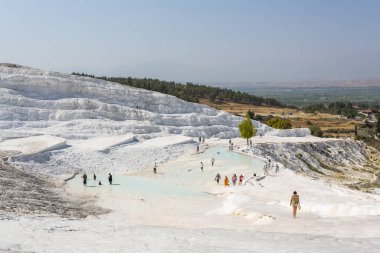 Türkiye 'de bir Unesco miras alanı olan Pamukkale' nin ünlü travertin oluşumları