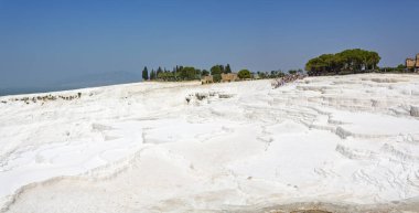 Türkiye 'de bir Unesco miras alanı olan Pamukkale' nin ünlü travertin oluşumları