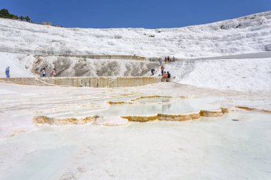 Türkiye 'de bir Unesco miras alanı olan Pamukkale' nin ünlü travertin oluşumları