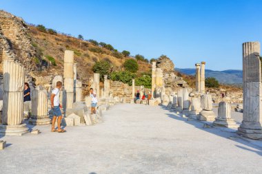 EPHESUS, TURKEY 2023, 10 Ağustos: Türkiye 'nin güneybatısındaki çok önemli bir arkeoloji sahası olan Efes' in güzel manzarası