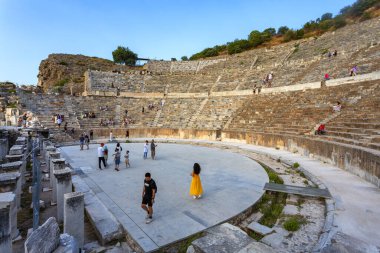 EPHESUS, TURKEY 2023, 10 Ağustos: Türkiye 'nin güneybatısındaki çok önemli bir arkeoloji sahası olan Efes' in güzel manzarası