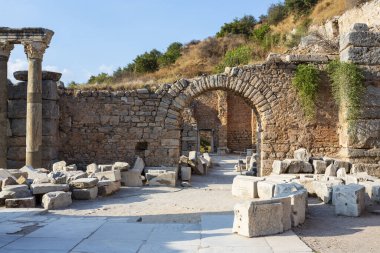 Türkiye 'nin güneybatısında çok önemli bir arkeoloji sahası olan Efes' in güzel manzarası