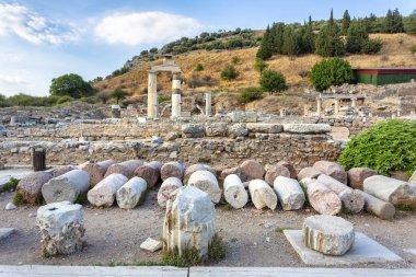 Türkiye 'nin güneybatısında çok önemli bir arkeoloji sahası olan Efes' in güzel manzarası