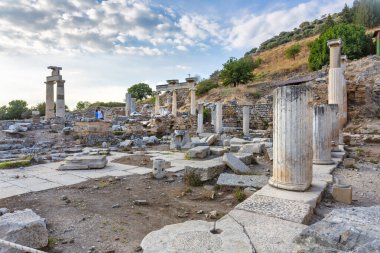 Türkiye 'nin güneybatısında çok önemli bir arkeoloji sahası olan Efes' in güzel manzarası