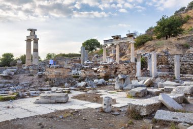 Türkiye 'nin güneybatısında çok önemli bir arkeoloji sahası olan Efes' in güzel manzarası