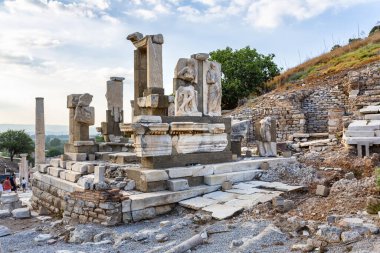 Türkiye 'nin güneybatısında çok önemli bir arkeoloji sahası olan Efes' in güzel manzarası