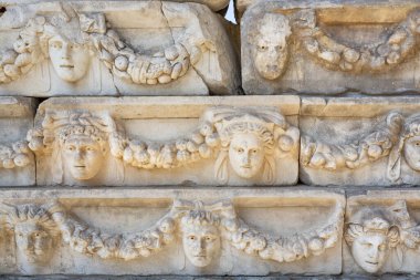 Aphrodisias, Türkiye 'nin Meander Vadisi' nde yer alan bir Yunan-Helenistik kentidir.