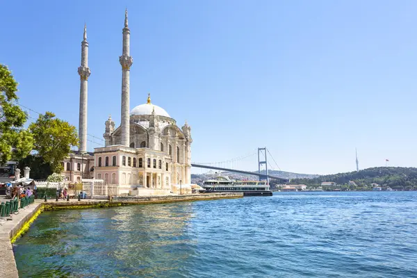 İstanbul 'daki Ortakoy Camii' nin güzel dış cephesi, Türkiye