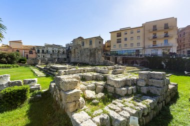 Ortigia 'daki Apollo Tapınağı Sicilya' daki en eski Doric tapınağıdır.