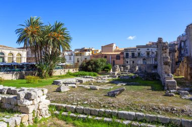 Ortigia 'daki Apollo Tapınağı Sicilya' daki en eski Doric tapınağıdır.