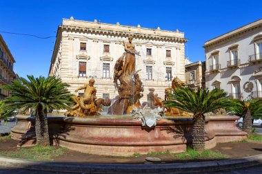 Diana Çeşmesi Ortigia, Syracuse, Sicilya 'daki Archimede Meydanı' nda.