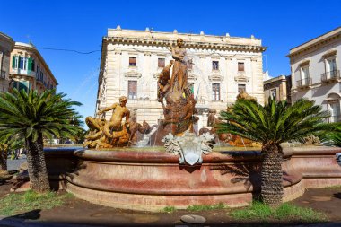 Diana Çeşmesi Ortigia, Syracuse, Sicilya 'daki Archimede Meydanı' nda.