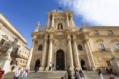 SYRACUSE, SICILY 2023 Kasım 04: Kutsanmış Bakire Meryem 'in Doğuşu Başkent Katedrali' nin güzel manzarası