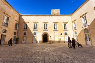 Sicilya 'nın Ragusa eyaletindeki Donnafugata Kalesi' ni ziyaret edin.