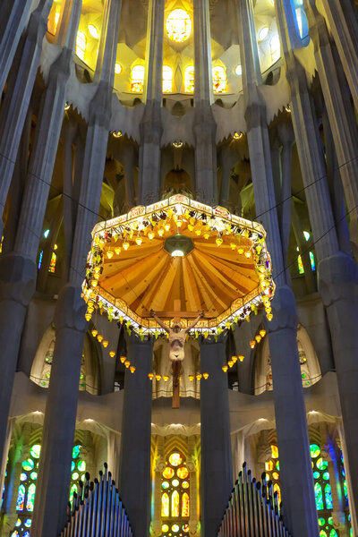 БАРСЕЛОНА, ИСПАНИЯ 2024, 02 января: Впечатляющий интерьер Саграда Фабрегаса в Барселоне