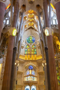 BARCELONA, İspanya 2024, Ocak 02: Barcelona 'daki Sagrada Familia ana kapısının ayrıntıları