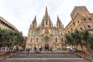 Barcelona Katedrali, İspanya, 3 Ocak 2024: Kutsal Haç Katedrali ve Barselona Katedrali olarak bilinen Aziz Eulalia, şehrin antik koruyucusuna adanmıştır.