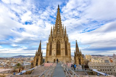Barcelona Katedrali, İspanya, 3 Ocak 2024: Kutsal Haç Katedrali ve Barselona Katedrali olarak bilinen Aziz Eulalia, şehrin antik koruyucusuna adanmıştır.