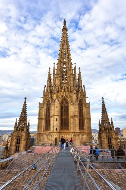 Barcelona Katedrali, İspanya, 3 Ocak 2024: Kutsal Haç Katedrali ve Barselona Katedrali olarak bilinen Aziz Eulalia, şehrin antik koruyucusuna adanmıştır.
