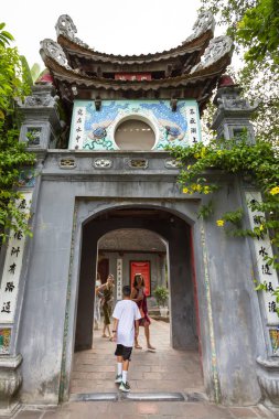 Hanoi, Vietnam 'daki Edebiyat Tapınağı' nın süslü bir iç görünüşü.