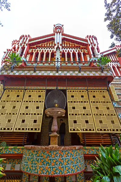 BARCELONA, SPAIN - 4 Ocak 2024: Modernist Casa Vicens evi Antoni Gaudi tarafından tasarlandı