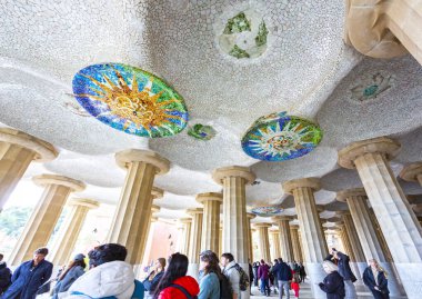 Barcelona, İspanya - 4 Ocak 2024: Park Guell, İspanya. Meşhur seyahat yeri