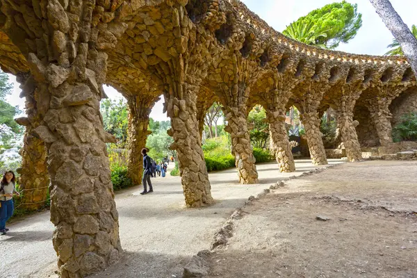 Barcelona, İspanya - 4 Ocak 2024: Park Guell, İspanya. Meşhur seyahat yeri