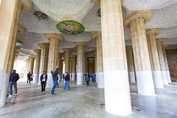 Barcelona, İspanya - 4 Ocak 2024: Park Guell, İspanya. Meşhur seyahat yeri