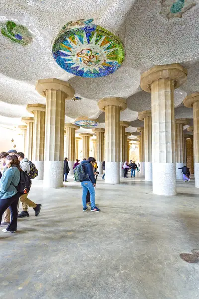 Barcelona, İspanya - 4 Ocak 2024: Park Guell, İspanya. Meşhur seyahat yeri